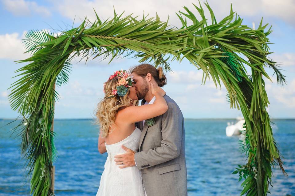 Wedding kisses