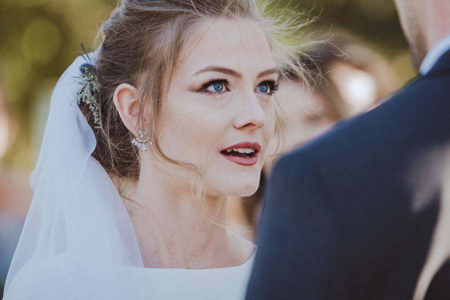 Bride during ceremony // teri b photography