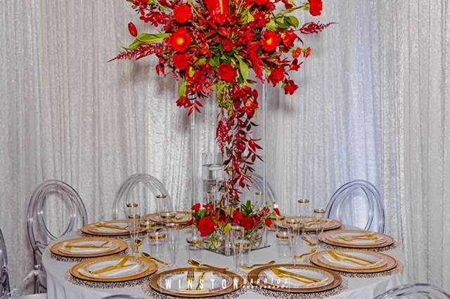 RED ORGANIC CENTER PIECE