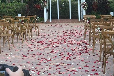 GAZEBO CEREMONY DECORATION