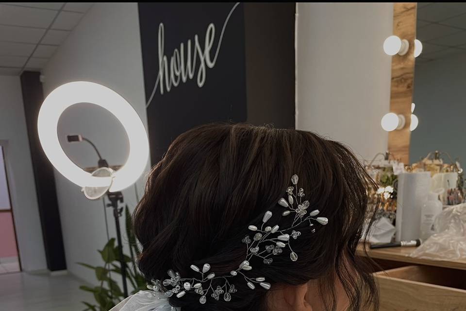 Textured low bun for bride