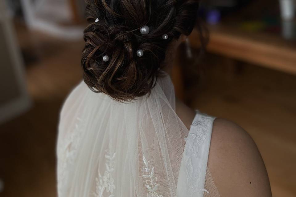 Textured hairupdo for bride