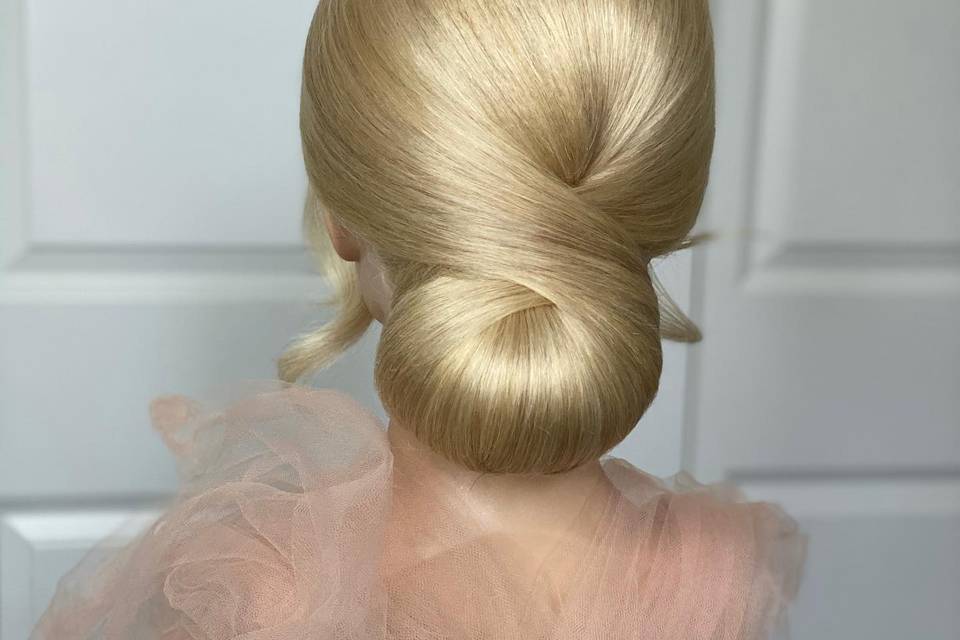 Classic Updo @Lovelymakeuphair