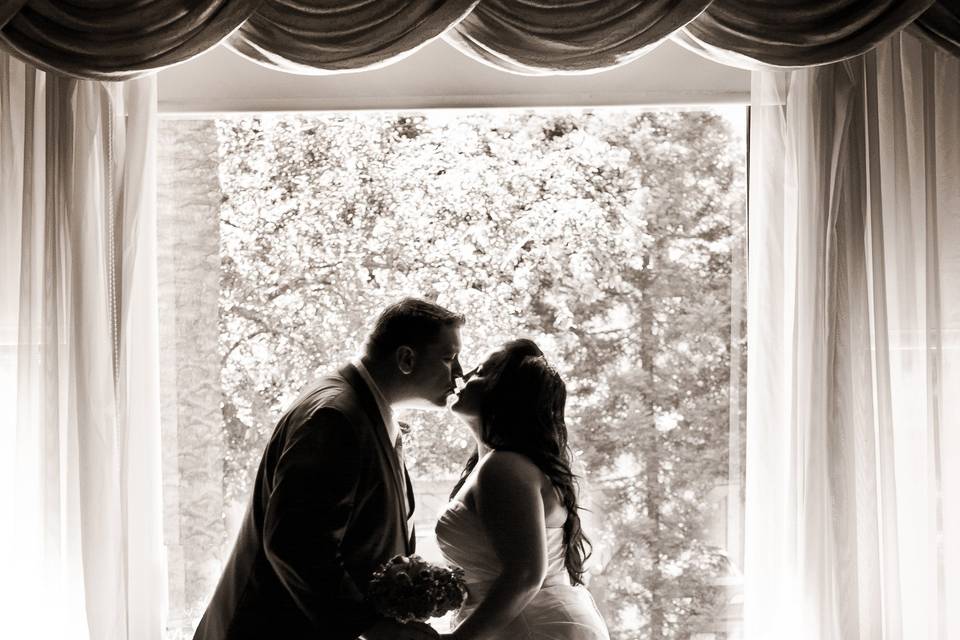 A framed kiss - Donna Beck Photography