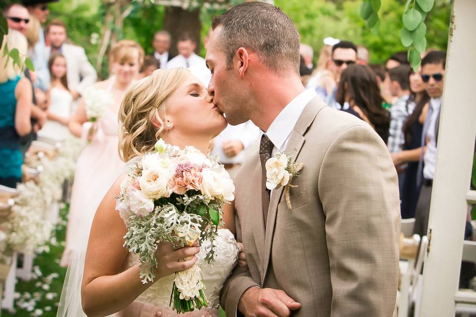 A framed kiss - Donna Beck Photography