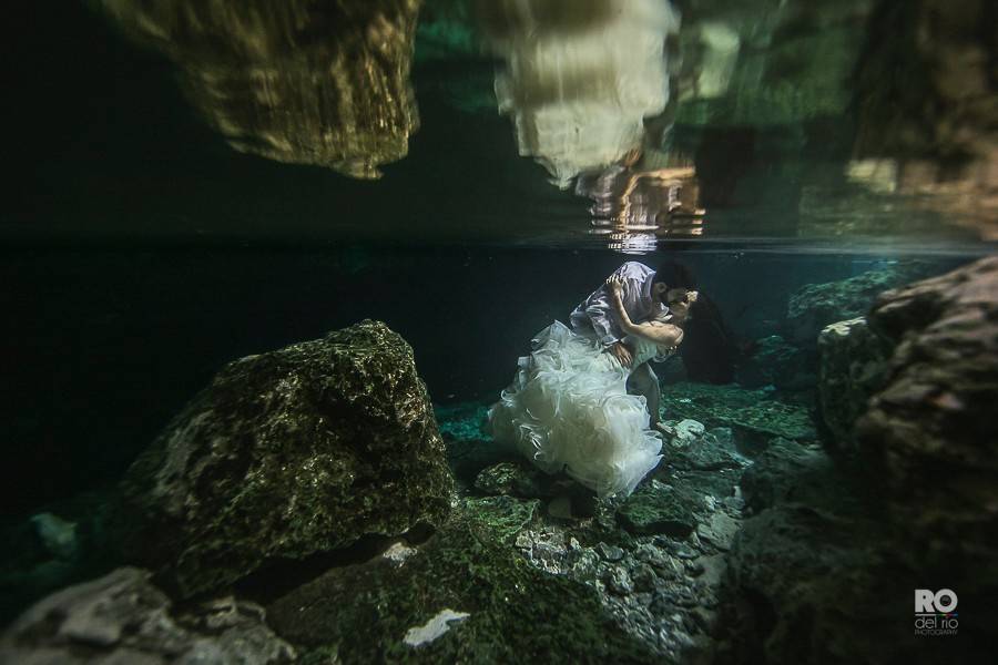 Bride & Groom Underwater