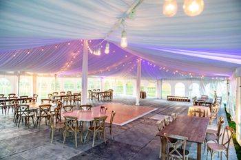 Tent with flooring