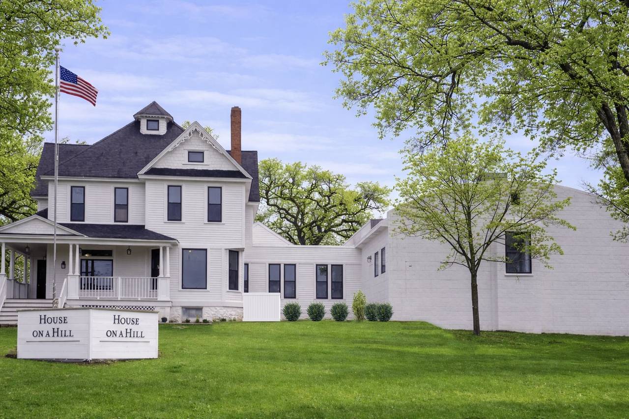 House on a Hill - Reviews, Photos & Deals 2026 - Twin Lakes, WI