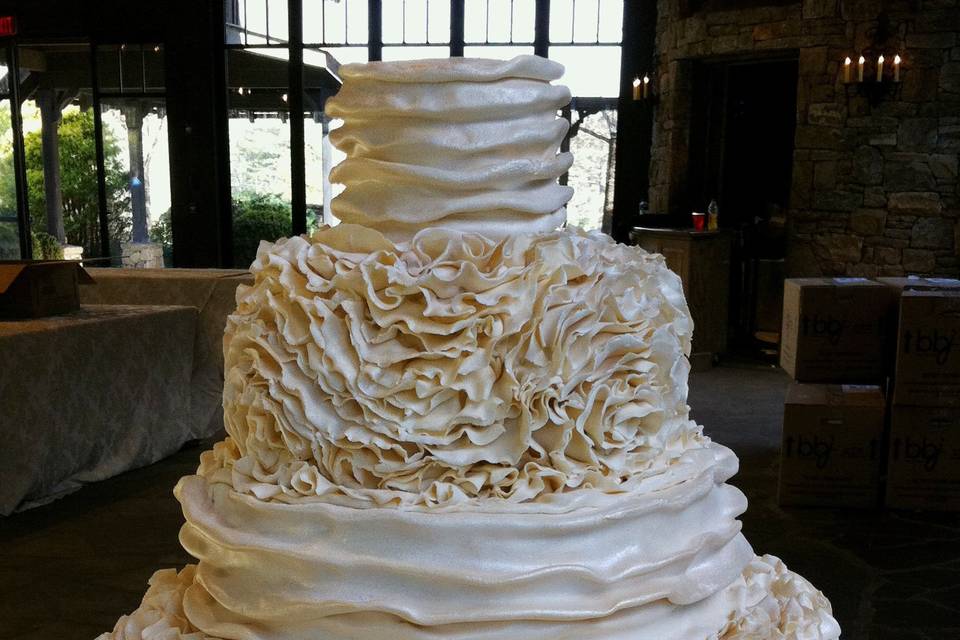Wedding Cakes & Cupcakes by De Bliss Cakes | Bridestory.com