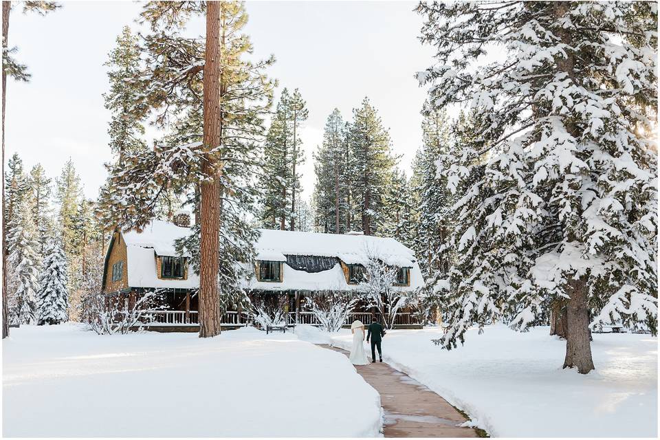 Snowy wedding in Tahoe