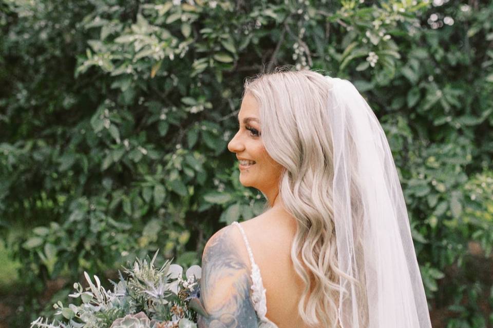 Curled style with veil