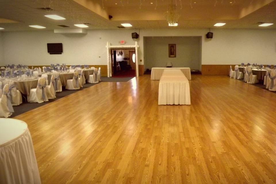 Over- sized dance floor