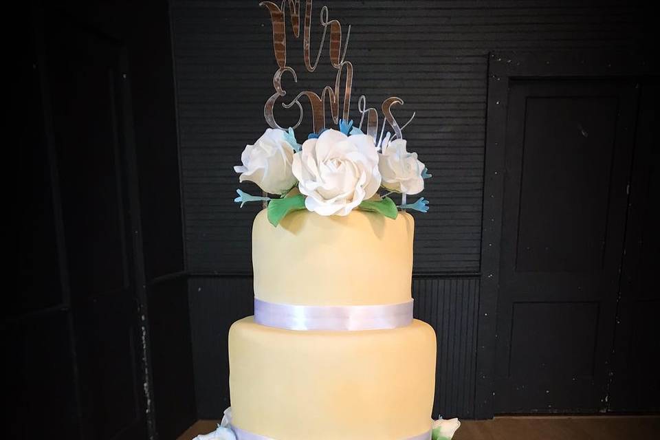 Elegant wedding cake