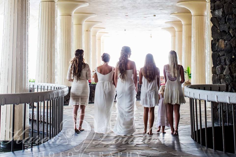 Royal Kona Resort bridal party © Karen Loudon Photography