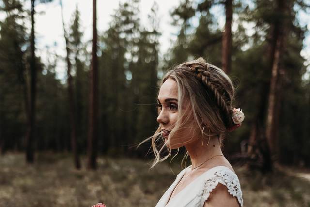Bride with bouquet - Whispering Daisy Photography