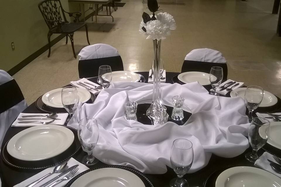 Classy Black & White Table Decorations for Formal Occasions
