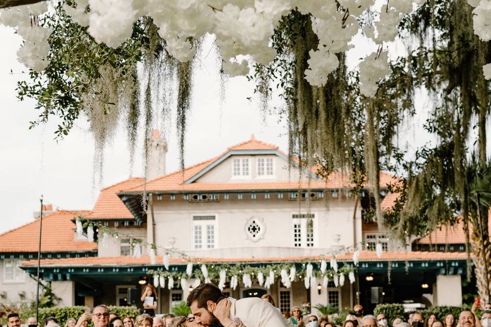 Ceremony kiss