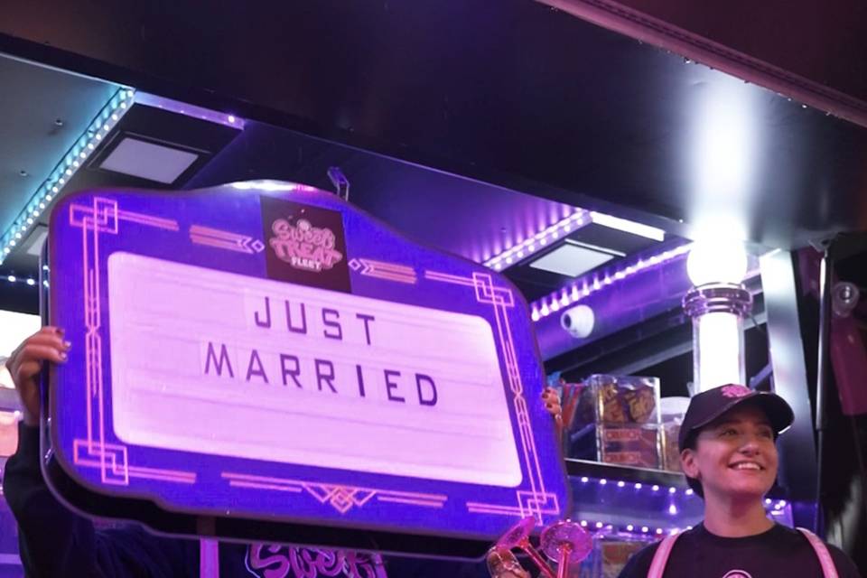 LED JUST MARRIED SIGN