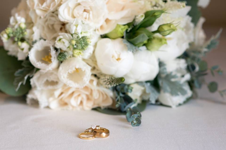 The rings and the bouquet