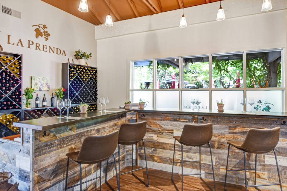 The Wine Label Lab by La Prenda Wines