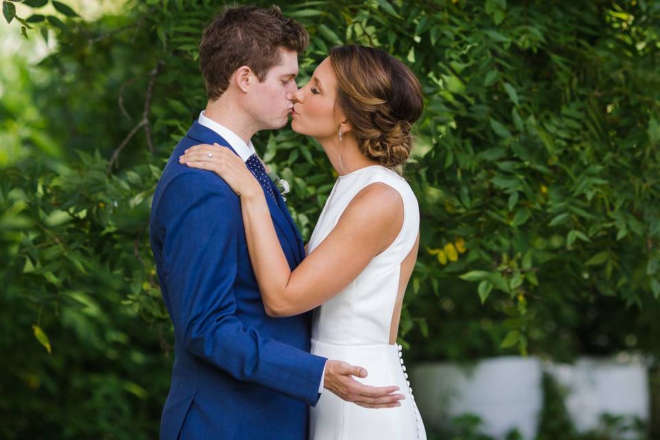 Couple kiss
