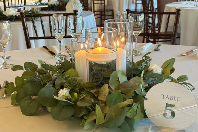 Guest table wreaths