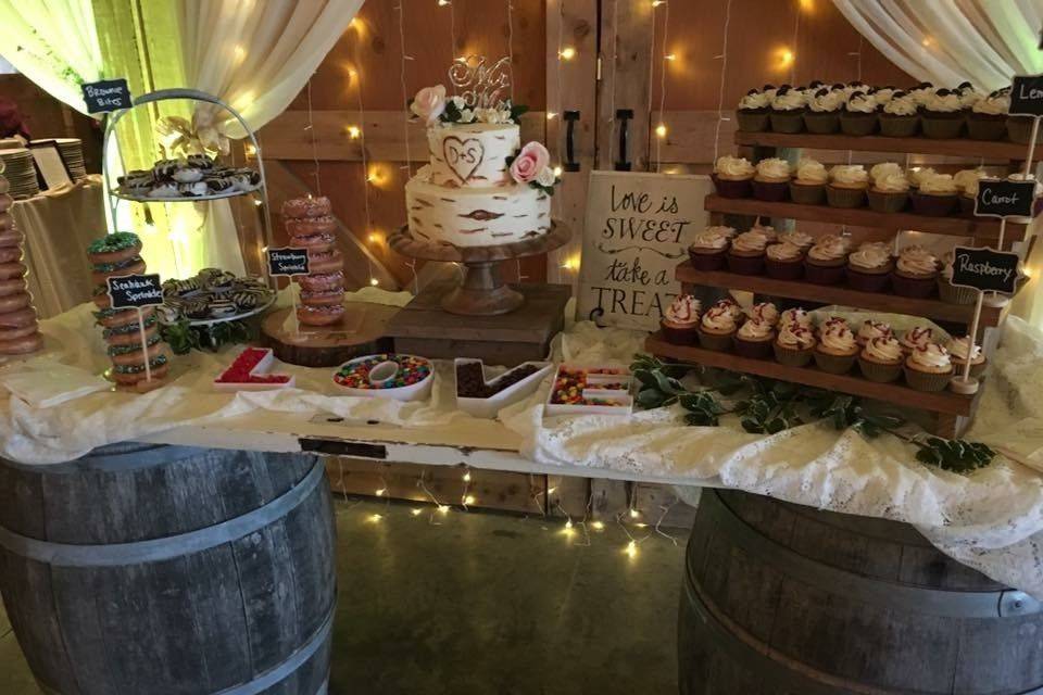Barrel table for sweets