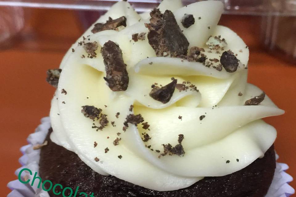 Chocolate mint cookie cupcake