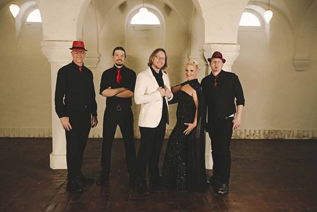 Hollywood5 Wedding Band