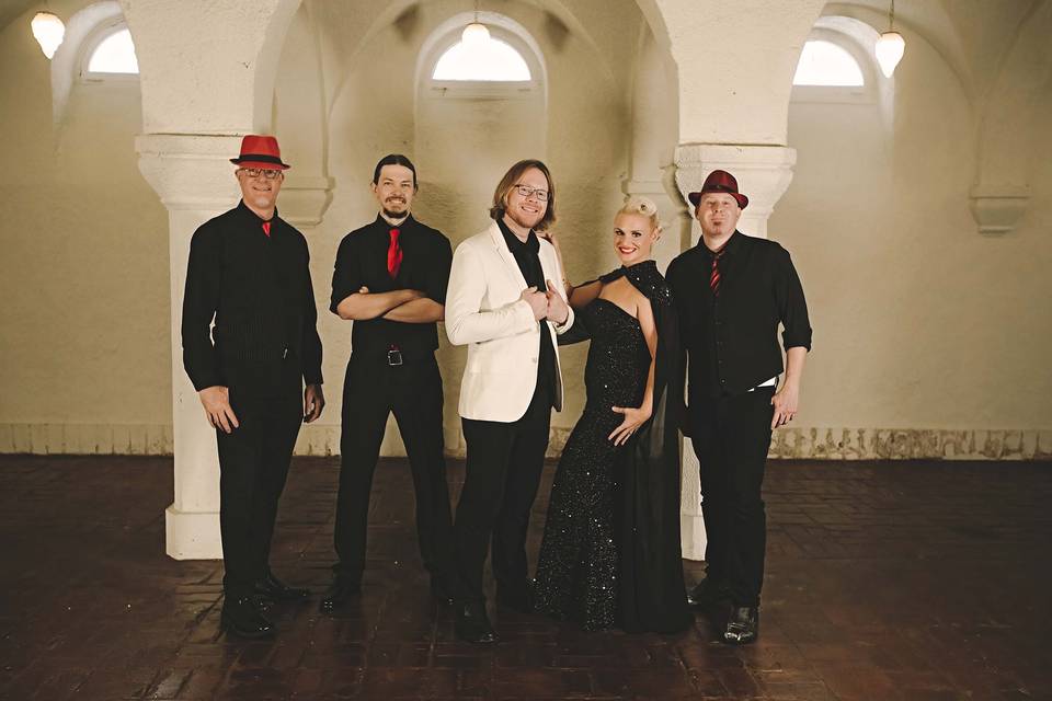 Hollywood5 Wedding Band
