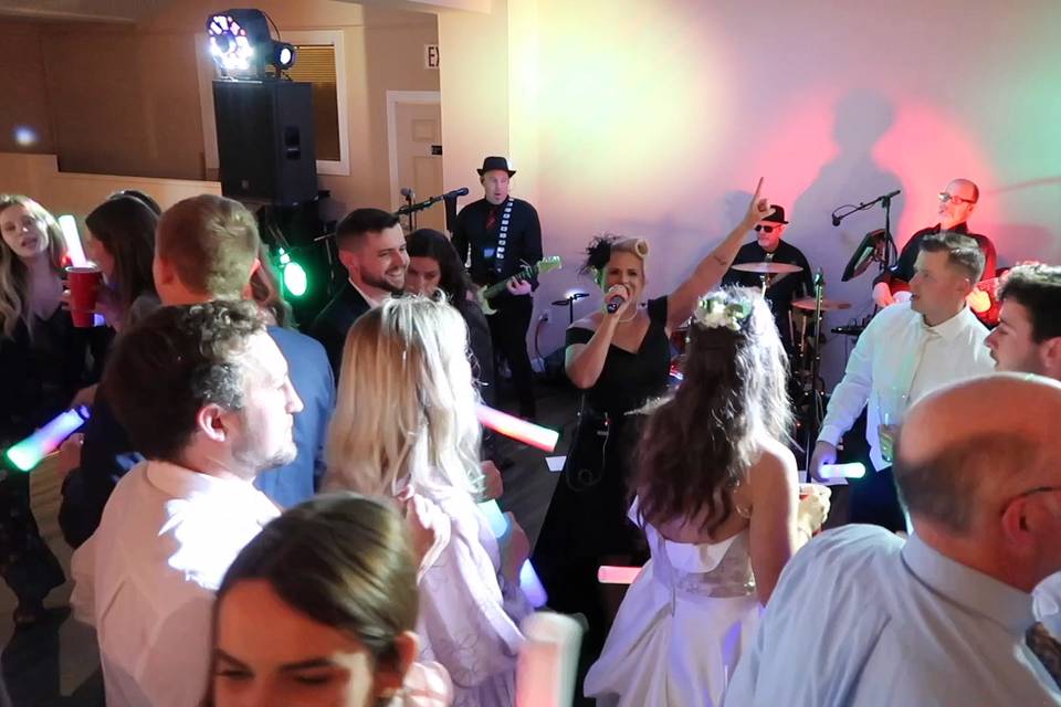 Hollywood5 Wedding Band