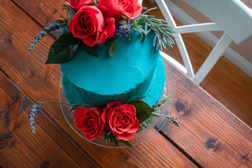 Cake with orange roses