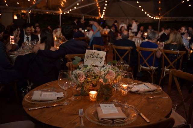 Table with medium centerpieces