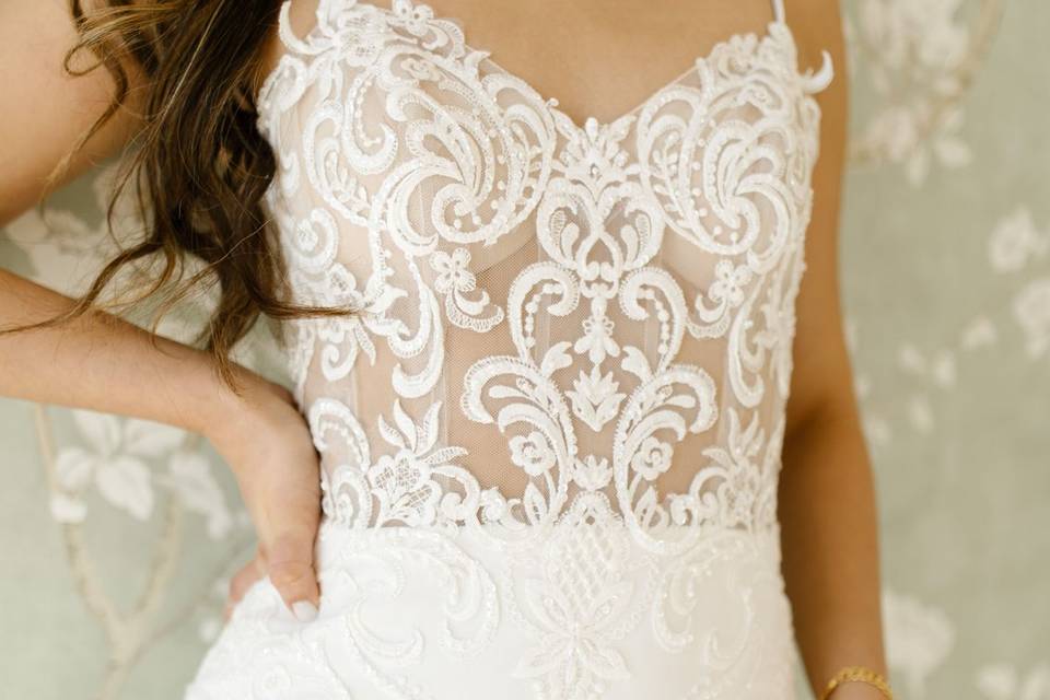 Beautiful lace features