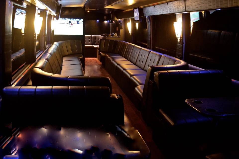 H3 Entertainer Coach Interior