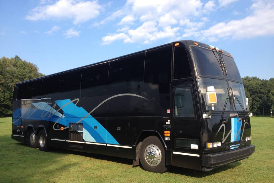 H3 Entertainer Coach Exterior