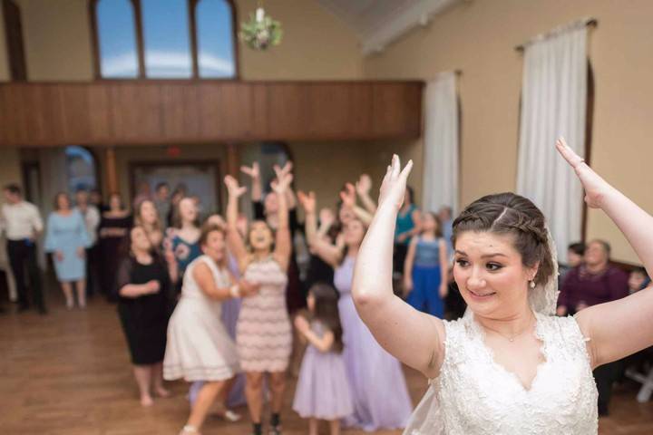 Bouquet toss