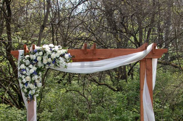 Benken Ceremony Decor