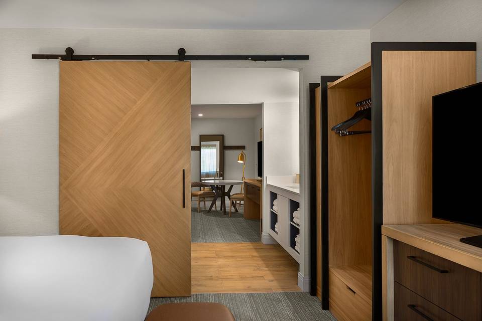 Executive Suite / Restroom