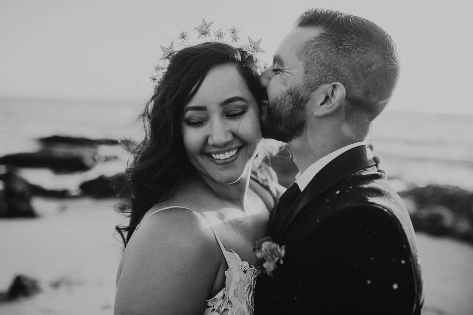 Bride & groom in black & white