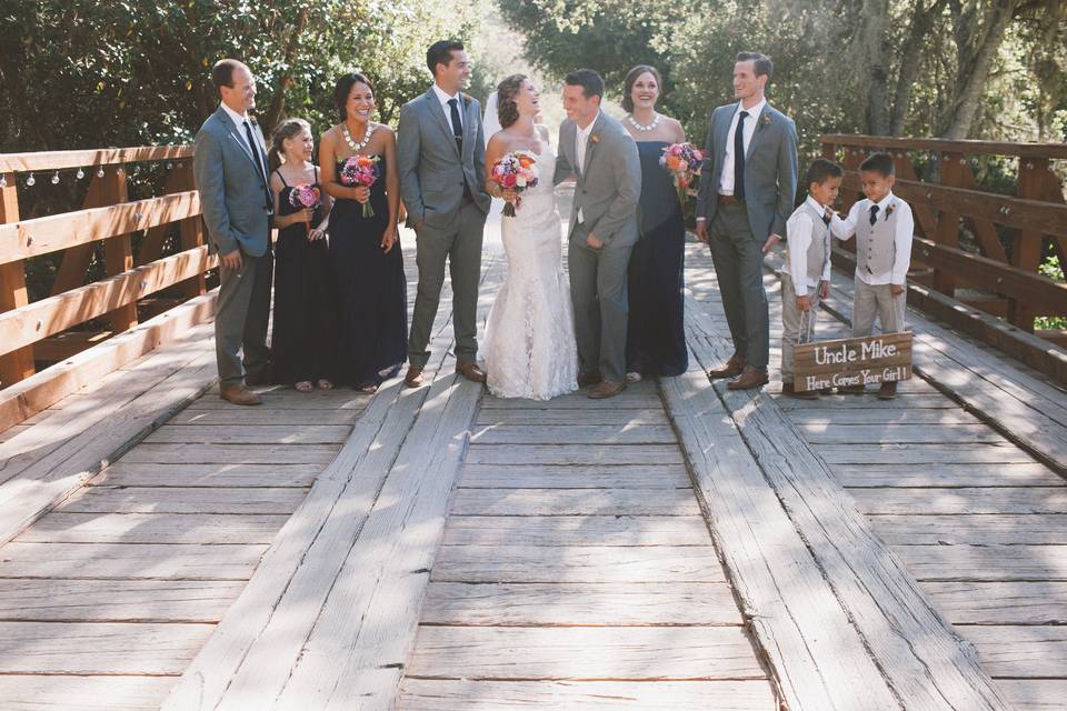 The couple with the bridesmaids and groomsmen