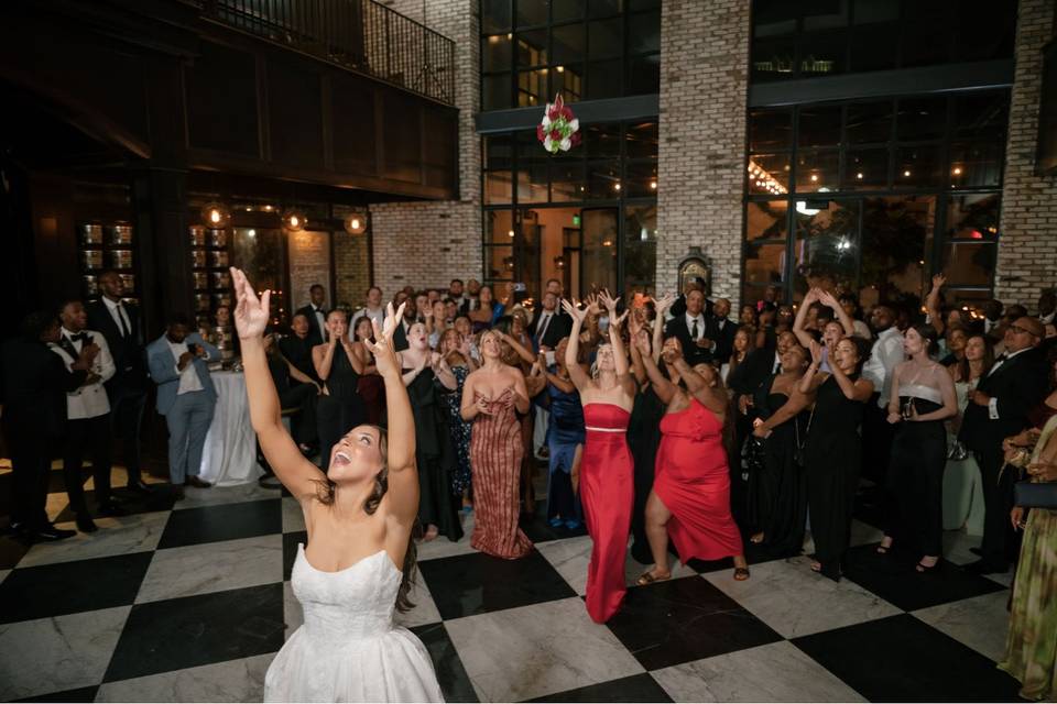 Bouquet Toss🌹