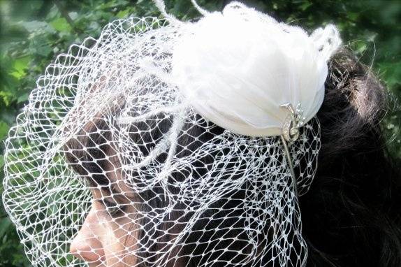roxanne wore a stunning custom silk chapeau with feathers and vintage brooch detail, paired with net birdcage veil.