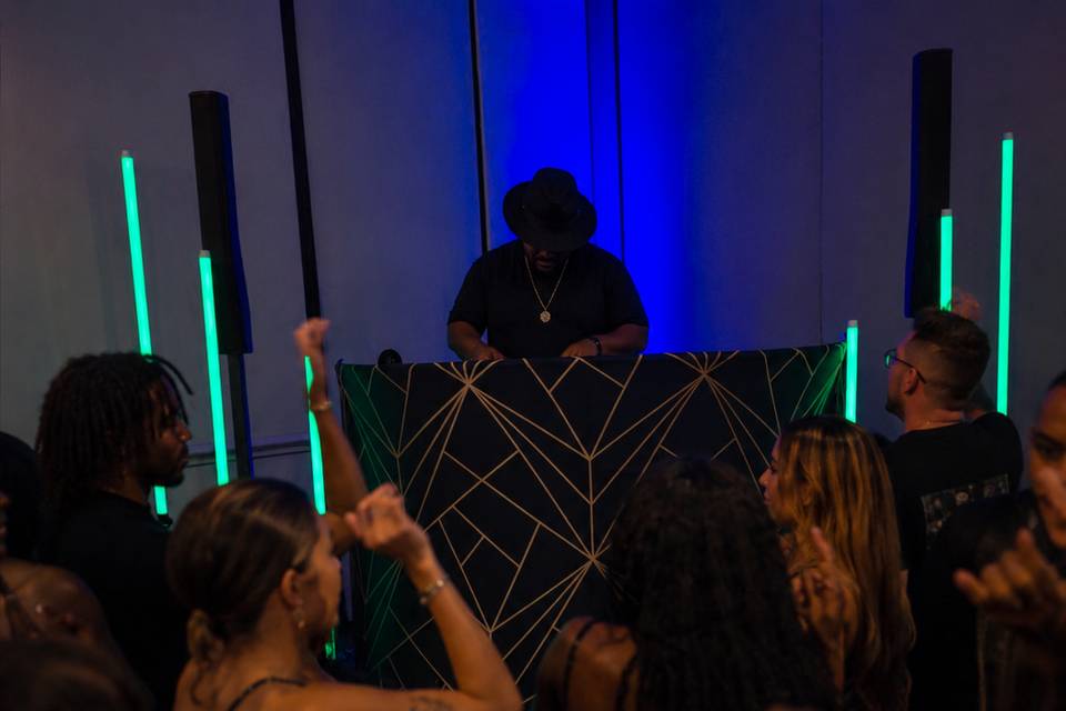 DJ Mid Partytime