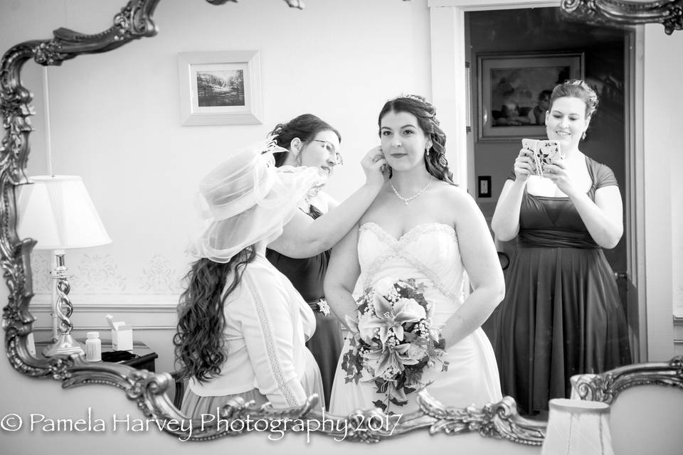 Bride Prep at Swan Harbor