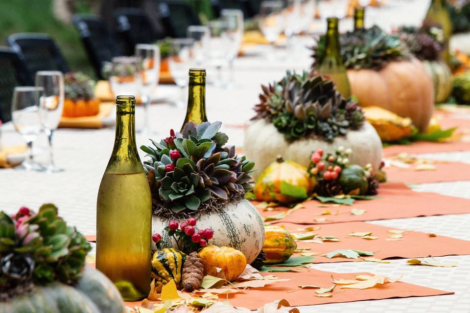 Fall pumpkin wedding table