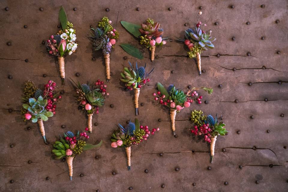 Boutonnieres with peppercorns
