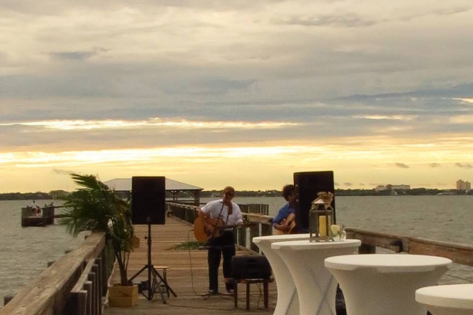 Cocktails and Appetizers served on the Pier as Smoke and Oak performed for the guests on their way to the tented reception in the park