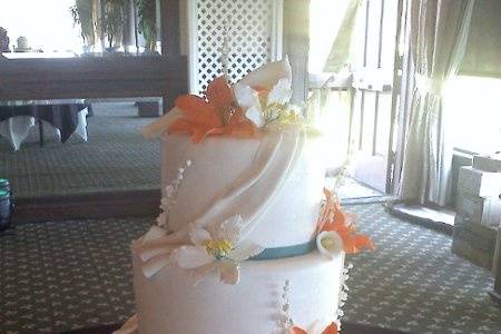 Gum paste flower wedding cake