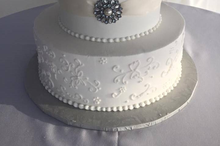 Cake with a touch of silver